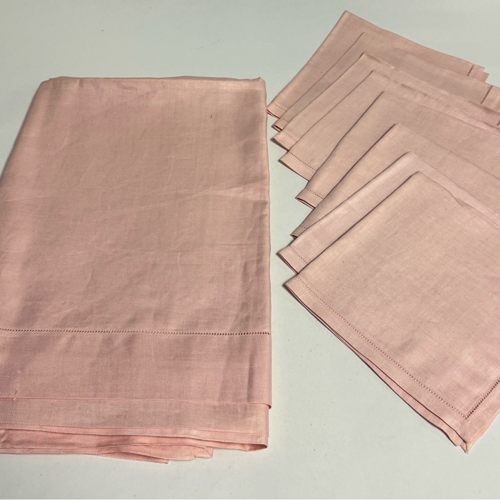Pink Table Linen Set with 8 Napkins